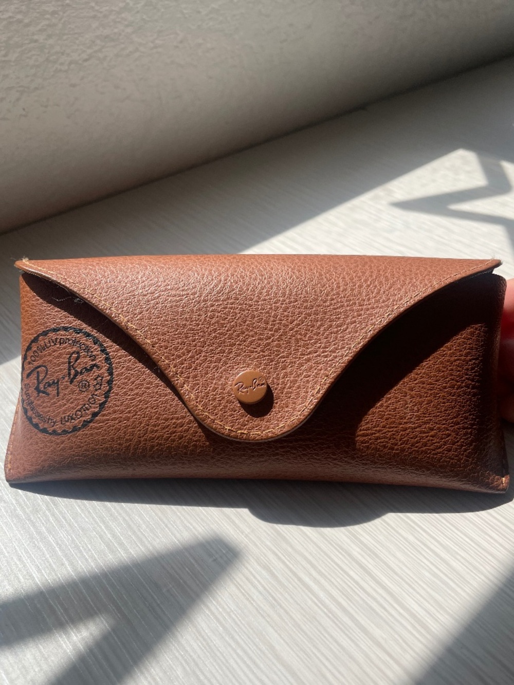 Ray-Ban Round Metal Sunglasses in Arista Gold with Green lenses and Leather Case - Picture 7 of 9